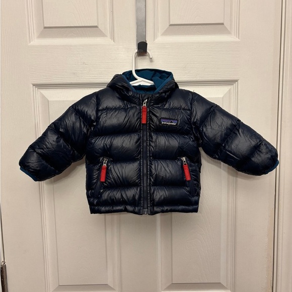 Patagonia Navy Puffer Jacket with Red Accents - Picture 7 of 7